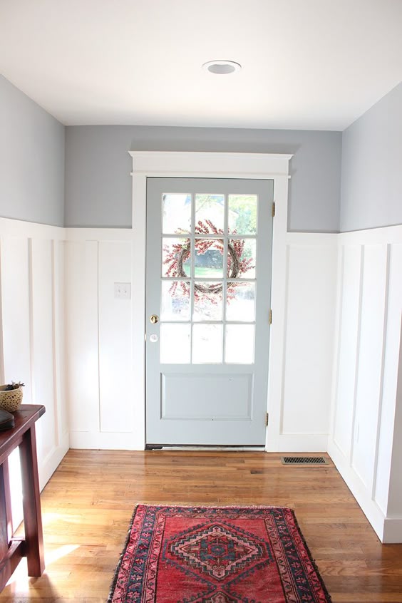 From Blue to Gray Entryway - thewhitebuffalostylingco.com Benjamin Moore Silver Lake. #benjaminmooresilverlake