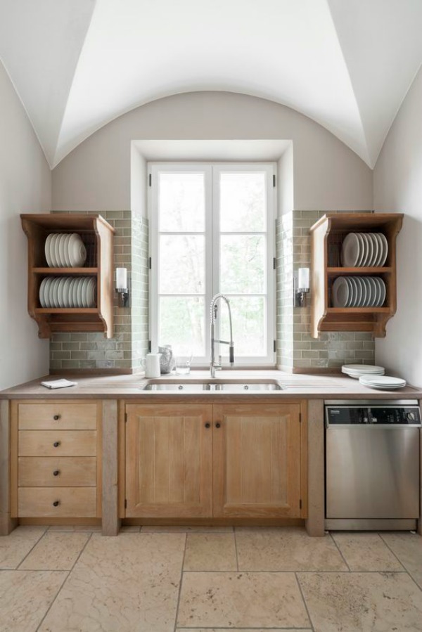 Bespoke kitchen design by Artichoke in a Tuscan villa.