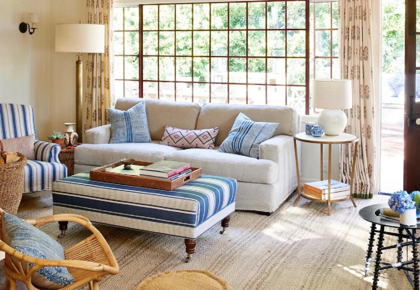 Nancy Meyers film set for living room in HOME AGAIN with Reese Witherspoon. #nancymeyersaesthetic #californiacool
